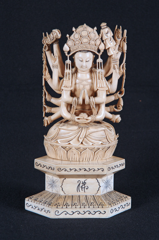  FIGURA ORIENTAL REPRESENTANDO LA DIOSA SHIVA.