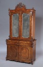 Lote 194: ANTIGUO MUEBLE COLONIAL DE DOS CUERPOS. Lote 194: ANTIGUO MUEBLE COLONIAL DE DOS CUERPOS. ANTIGUO MUEBLE COLONIAL DE DOS CUERPOS.
