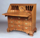 Lote 198: ANTIGUA COMODA SECRETAIRE AMERICANA FEDERAL. Lote 198: ANTIGUA COMODA SECRETAIRE AMERICANA FEDERAL. ANTIGUA COMODA SECRETAIRE AMERICANA FEDERAL.