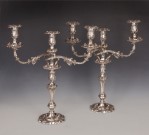 Lote 425: PAR DE ANTIGUOS CANDELABROS INGLESES EPOCA JORGE III. PAR DE ANTIGUOS CANDELABROS INGLESES EPOCA JORGE III.