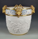 Lote 702: GRAN CACHE POT FRANCES DE PORCELANA Y BISCUIT.  GRAN CACHE POT FRANCES DE PORCELANA Y BISCUIT. 