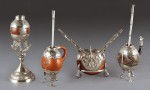 Lotes 526, 529, 527 y 518:
ANTIGUO MATE CORDOBES DE CALABAZA SIGLO XIX.
MATE DE CALABAZA RUBIA CON RABITO REMATADO EN CAPUCHON.
MATE ALTO PERUANO DE CALABACILLA RUBIA.
MATE PORTEÑO DE CALABACILLA GALLETA CON RABITO. Lotes 526, 529, 527 y 518:
ANTIGUO MATE CORDOBES DE CALABAZA SIGLO XIX.
MATE DE CALABAZA RUBIA CON RABITO REMATADO EN CAPUCHON.
MATE ALTO PERUANO DE CALABACILLA RUBIA.
MATE PORTEÑO DE CALABACILLA GALLETA CON RABITO.