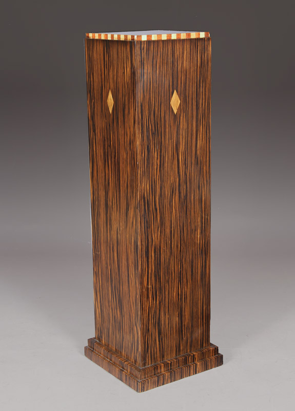  FINA COLUMNA PEDESTAL CUADRANGULAR ART DECO. 