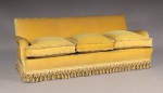 Lote 190: SOFA CONFORTABLE PARA TRES CUERPOS. SOFA CONFORTABLE PARA TRES CUERPOS.