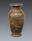 Lote 679: VASO JAPONES DE BRONCE CON PATINA MARRON. Lote 679: VASO JAPONES DE BRONCE CON PATINA MARRON. VASO JAPONES DE BRONCE CON PATINA MARRON.