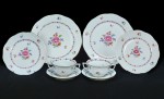 Lote 408: JUEGO DE PORCELANA HUNGARA DE HEREND PARA MESA. Lote 408: JUEGO DE PORCELANA HUNGARA DE HEREND PARA MESA. JUEGO DE PORCELANA HUNGARA DE HEREND PARA MESA.