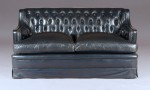 Lote 314: PEQUEÑO SOFA CONFORTABLE PARA DOS CUERPOS. Lote 314: PEQUEÑO SOFA CONFORTABLE PARA DOS CUERPOS. PEQUEÑO SOFA CONFORTABLE PARA DOS CUERPOS.