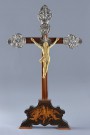 Lote 750: CRUCIFIJO CON CRISTO DE MARFIL ESCULPIDO. Lote 750: CRUCIFIJO CON CRISTO DE MARFIL ESCULPIDO. CRUCIFIJO CON CRISTO DE MARFIL ESCULPIDO.