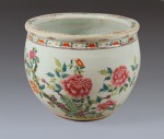 Lote 787: ANTIGUO CACHE POT CHINO DE PORCELANA ESMALTADA. Lote 787: ANTIGUO CACHE POT CHINO DE PORCELANA ESMALTADA. ANTIGUO CACHE POT CHINO DE PORCELANA ESMALTADA.