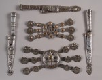 Lotes 563, 568, 560, 572 y 573:
ANTIGUO CUCHILLO PORTEÑO DEL SIGLO XIX.
ANTIGUO CUCHILLO PORTEÑO DEL SIGLO XIX.
ANTIGUO CUCHILLO PORTEÑO DEL SIGLO XIX.
ANTIGUA RASTRA PORTEÑA CON PUNZON DE PLATERO FERNANDEZ.
ANTIGUA RASTRA PORTEÑA CON PUNZON DE PLATERO ARGUELLO. Lotes 563, 568, 560, 572 y 573:
ANTIGUO CUCHILLO PORTEÑO DEL SIGLO XIX.
ANTIGUO CUCHILLO PORTEÑO DEL SIGLO XIX.
ANTIGUO CUCHILLO PORTEÑO DEL SIGLO XIX.
ANTIGUA RASTRA PORTEÑA CON PUNZON DE PLATERO FERNANDEZ.
ANTIGUA RASTRA PORTEÑA CON PUNZON DE PLATERO ARGUELLO.