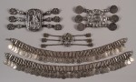 Lotes 574, 575, 578 y 606:
RASTRA PORTEÑA CON PUNZONES DE PLATEROS GROSSI Y FERRO.
ANTIGUA RASTRA PORTEÑA DEL SIGLO XIX.
ANTIGUA RASTRA PORTEÑA DE PRINCIPIOS DEL SIGLO XX.
DOS TRARILONCOS ARAUCANOS DEL SIGLO XIX. Lotes 574, 575, 578 y 606:
RASTRA PORTEÑA CON PUNZONES DE PLATEROS GROSSI Y FERRO.
ANTIGUA RASTRA PORTEÑA DEL SIGLO XIX.
ANTIGUA RASTRA PORTEÑA DE PRINCIPIOS DEL SIGLO XX.
DOS TRARILONCOS ARAUCANOS DEL SIGLO XIX.