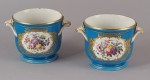 Lote 720: PAR DE ANTIGUOS CACHE POTS DE PORCELANA FRANCESA DE SEVRES. Lote 720: PAR DE ANTIGUOS CACHE POTS DE PORCELANA FRANCESA DE SEVRES. PAR DE ANTIGUOS CACHE POTS DE PORCELANA FRANCESA DE SEVRES.