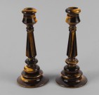Lote 724: PAR DE CANDELEROS DE OJO DE TIGRE. Lote 724: PAR DE CANDELEROS DE OJO DE TIGRE. PAR DE CANDELEROS DE OJO DE TIGRE.