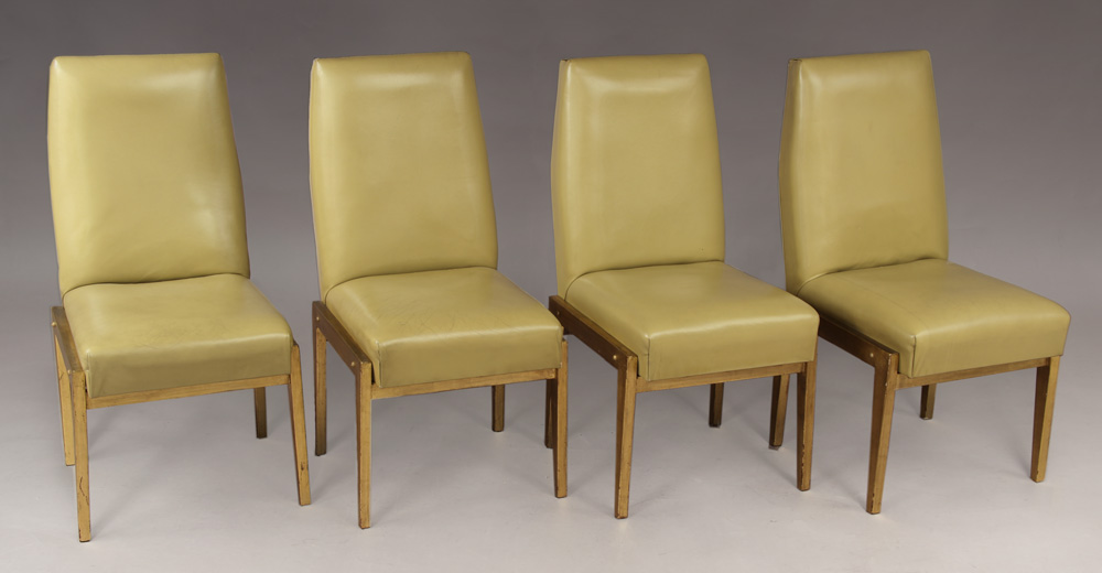 OCHO SILLAS CON ARMAZONES DE MADERA DORADA PARA COMEDOR.