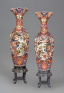 Lote 160: PAR DE IMPORTANTES VASOS DE PORCELANA JAPONESA DE IMARI. PAR DE IMPORTANTES VASOS DE PORCELANA JAPONESA DE IMARI.