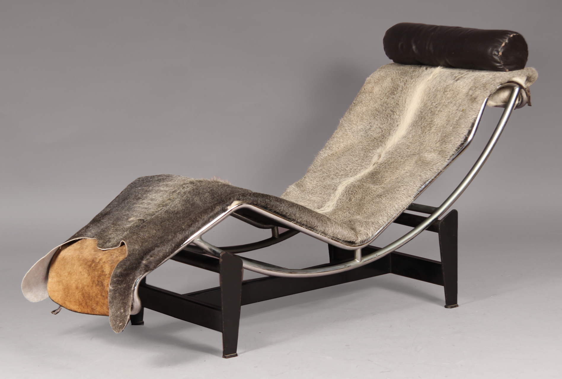  CHAISE LONGUE MODELO DE LE CORBUSIER.