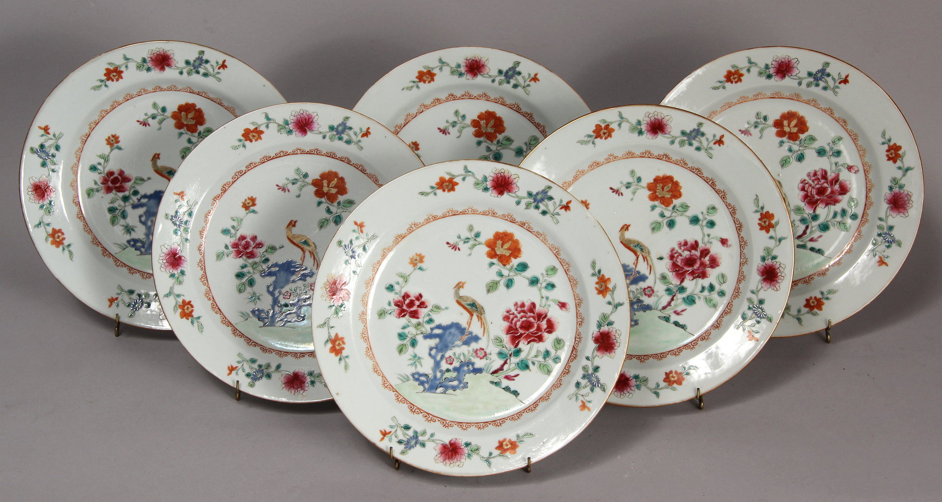  SIETE PLATOS DE ANTIGUA PORCELANA DE LA COMPAGNIE DES INDES.