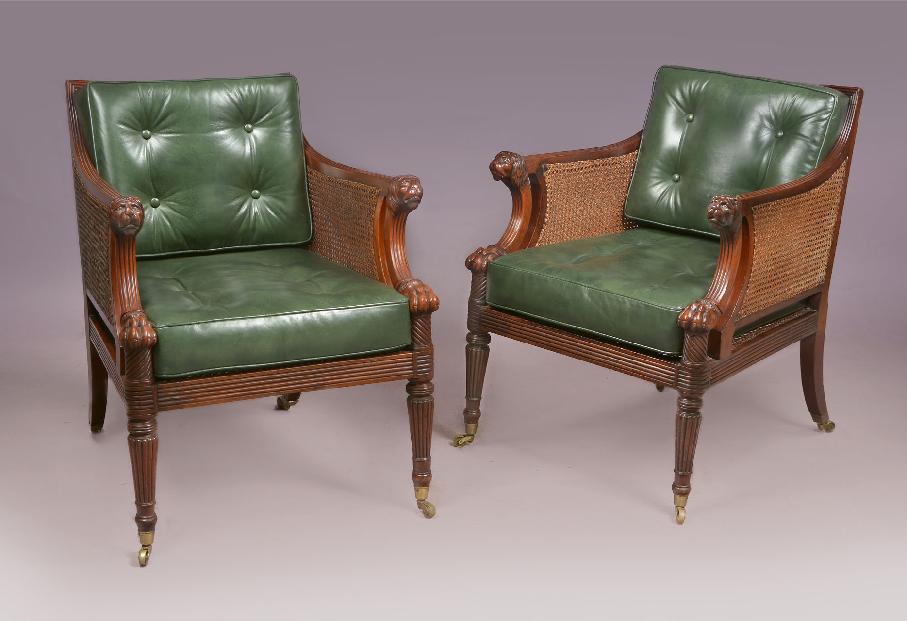  PAR DE ANTIGUOS SILLONES INGLESES DE EPOCA REGENCY.