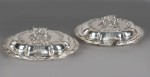 Lote 461: PAR DE ANTIGUAS GUISERAS DE PLATA INGLESA SELLADA CON TAPA. Lote 461: PAR DE ANTIGUAS GUISERAS DE PLATA INGLESA SELLADA CON TAPA. PAR DE ANTIGUAS GUISERAS DE PLATA INGLESA SELLADA CON TAPA.