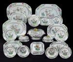 Lote 411: IMPORTANTE JUEGO INGLES DE PORCELANA SPODE. IMPORTANTE JUEGO INGLES DE PORCELANA SPODE.