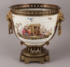 Lote 693: CACHE POT DE ANTIGUA PORCELANA ALEMANA DE MEISSEN. Lote 693: CACHE POT DE ANTIGUA PORCELANA ALEMANA DE MEISSEN. CACHE POT DE ANTIGUA PORCELANA ALEMANA DE MEISSEN.