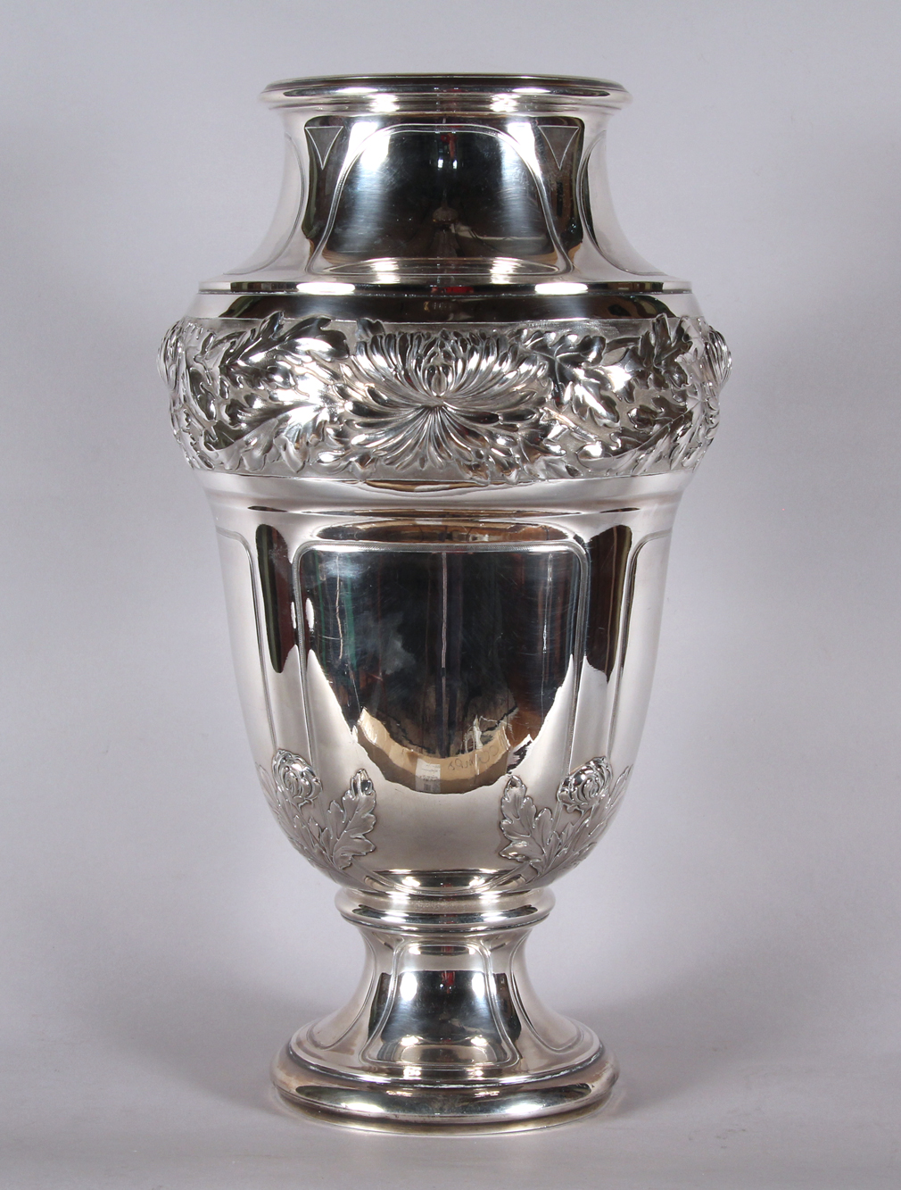  GRAN VASO DE PLATA FRANCESA SELLADA. 