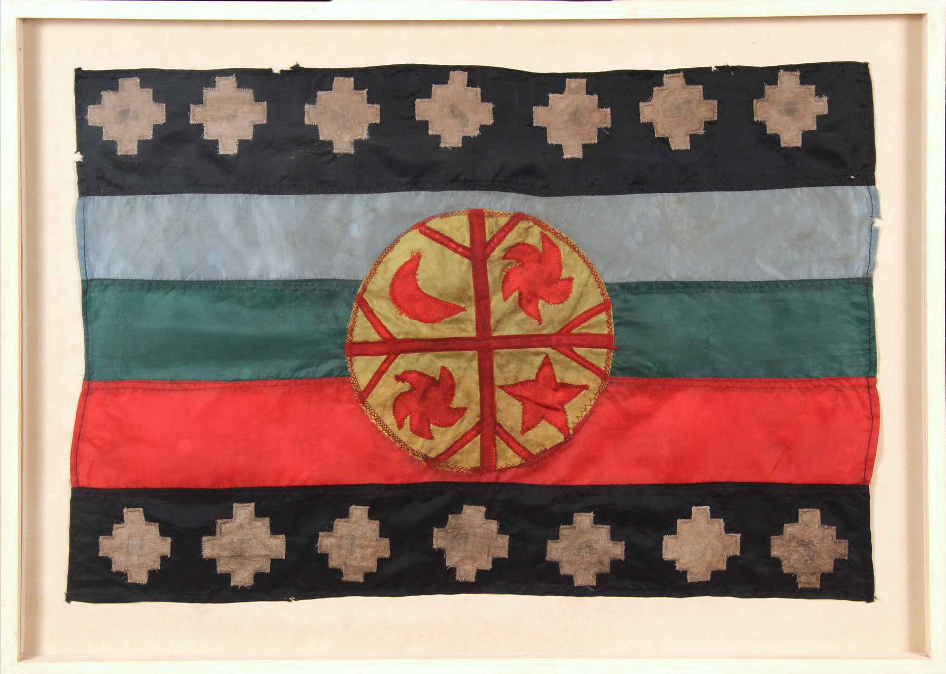  BANDERA MAPUCHE ENMARCADA. 