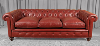 Lote 302: SOFA CHESTERFIELD PARA TRES CUERPOS. SOFA CHESTERFIELD PARA TRES CUERPOS.