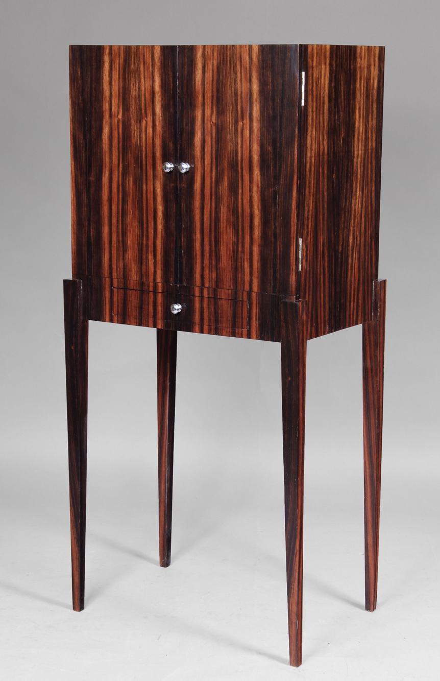  INTERESANTE MUEBLE BAR DE ESTILO ART DECO. 