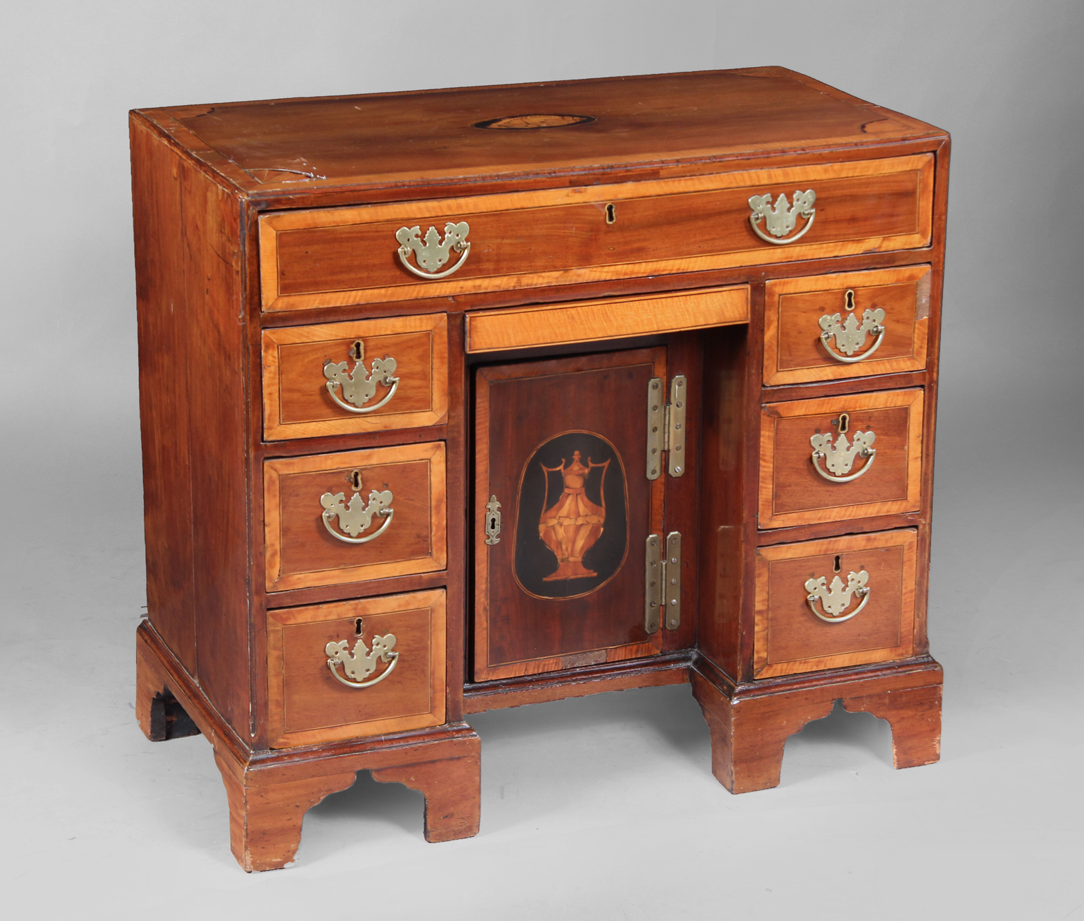  ANTIGUO 'KNEEHOLE DESK' INGLES PRINCIPIOS DEL SIGLO XIX.