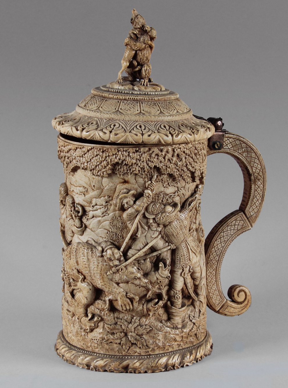  ANTIGUO TANKARD ALEMAN DE MARFIL CON TAPA.