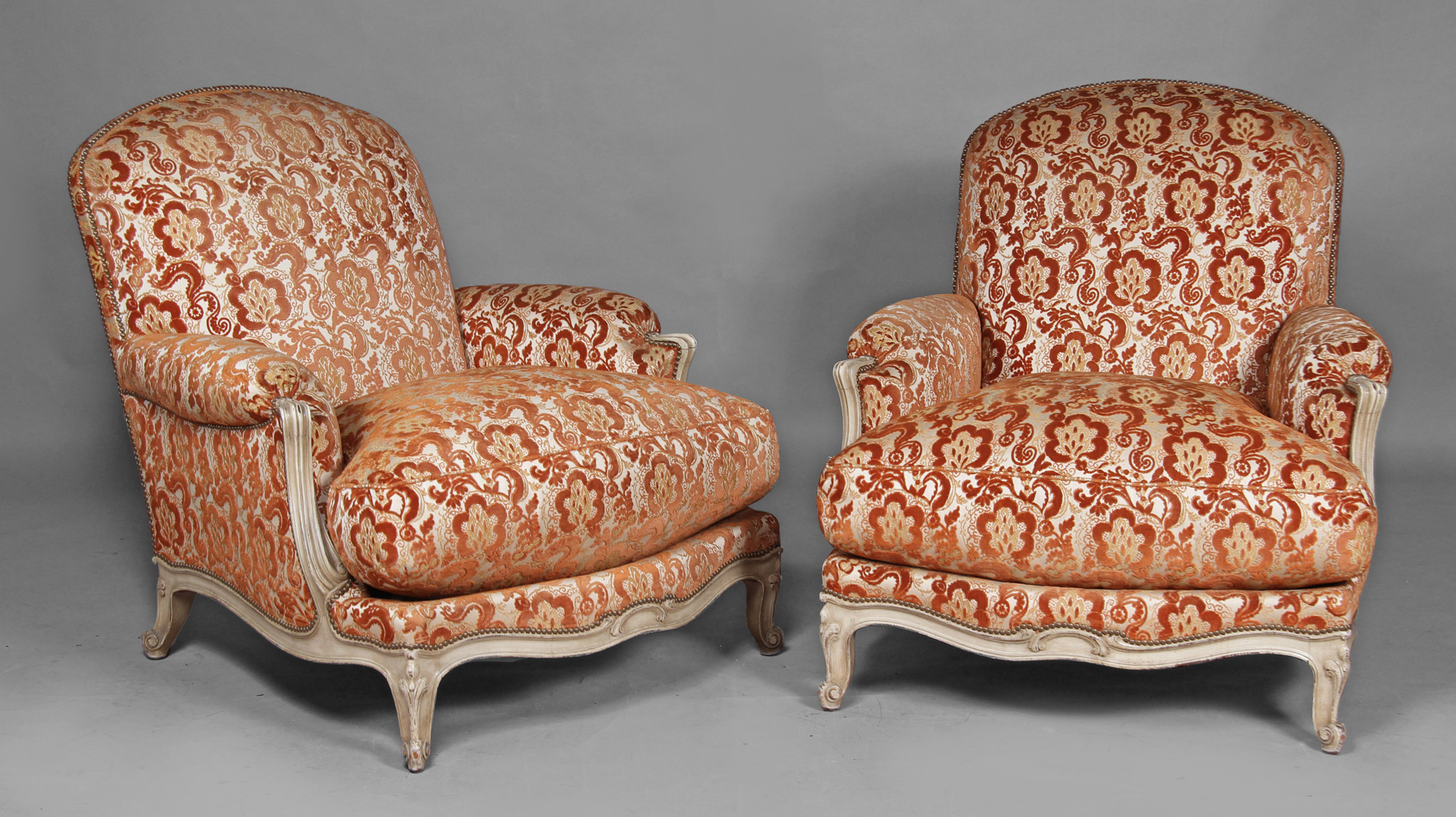  PAR DE SILLONES BERGERE DE ESTILO FRANCES LUIS XV.