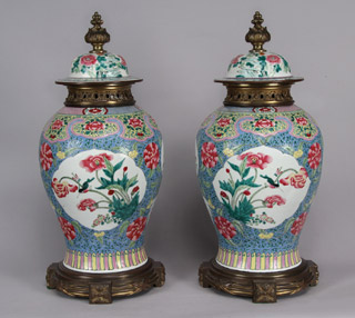 Lote 891: PAR DE ANTIGUOS POTICHES DE PORCELANA CHINA. PAR DE ANTIGUOS POTICHES DE PORCELANA CHINA.