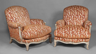 Lote 345: PAR DE SILLONES BERGERE DE ESTILO FRANCES LUIS XV. PAR DE SILLONES BERGERE DE ESTILO FRANCES LUIS XV.