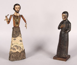 Lote 607: DOS ANTIGUAS FIGURAS RELIGIOSAS DE MADERA POLICROMADA.  DOS ANTIGUAS FIGURAS RELIGIOSAS DE MADERA POLICROMADA. 