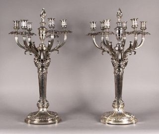 Lote 104: PAR DE CANDELABROS FRANCESES DE ESTILO LUIS XVI. PAR DE CANDELABROS FRANCESES DE ESTILO LUIS XVI.