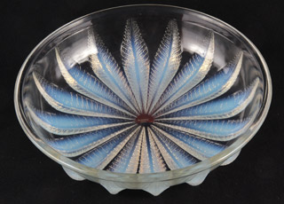 Lote 858: PLATO FRANCES DE VIDRIO ARTISTICO FIRMADO LALIQUE. PLATO FRANCES DE VIDRIO ARTISTICO FIRMADO LALIQUE.