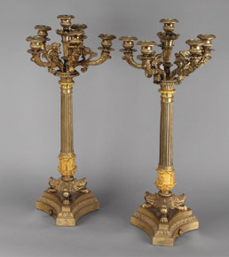 Lote 801: PAR DE ANTIGUOS CANDELABROS FRANCESES DE BRONCE. PAR DE ANTIGUOS CANDELABROS FRANCESES DE BRONCE.