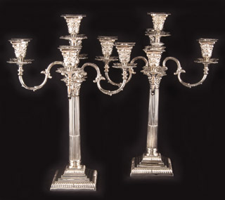 Lote 529: PAR DE CANDELABROS INGLESES DE METAL PRINCE'S PLATE. PAR DE CANDELABROS INGLESES DE METAL PRINCE'S PLATE.
