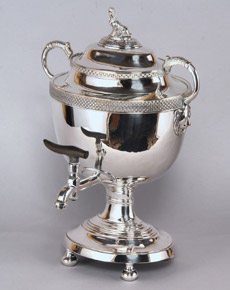 Lote 540: ANTIGUO SAMOVAR DINAMARQUES DE COBRE PLATEADO CON TAPA. ANTIGUO SAMOVAR DINAMARQUES DE COBRE PLATEADO CON TAPA.
