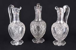 Lote 541: TRES MUY FINAS JARRAS FRANCESAS DE BACCARAT PARA VINO. TRES MUY FINAS JARRAS FRANCESAS DE BACCARAT PARA VINO.