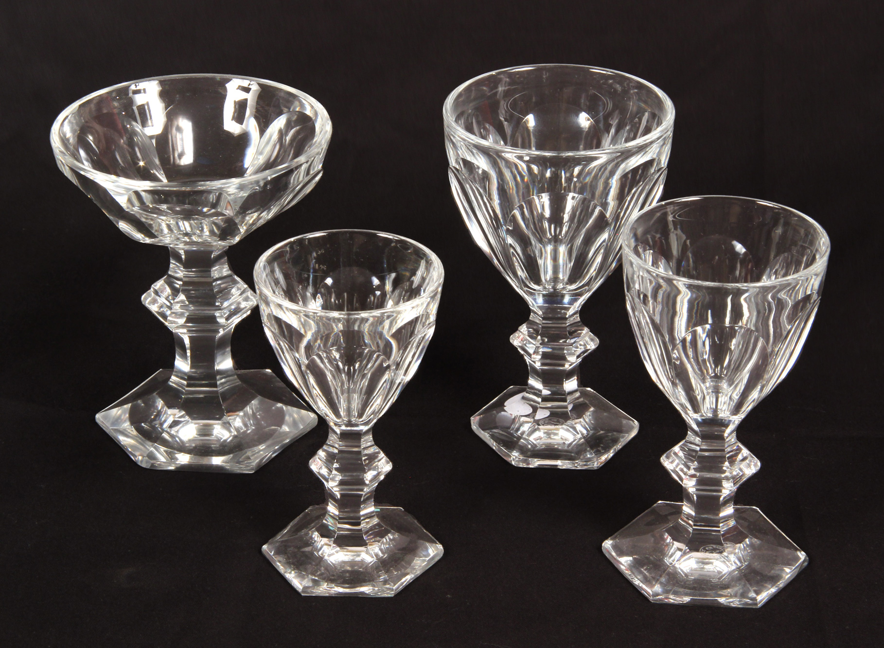  CONJUNTO DE COPAS FRANCESAS DE BACCARAT.