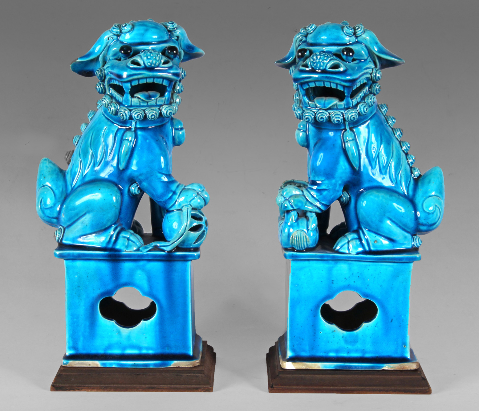  PAR DE QUIMERAS DE PORCELANA BLEU DE CHINE.