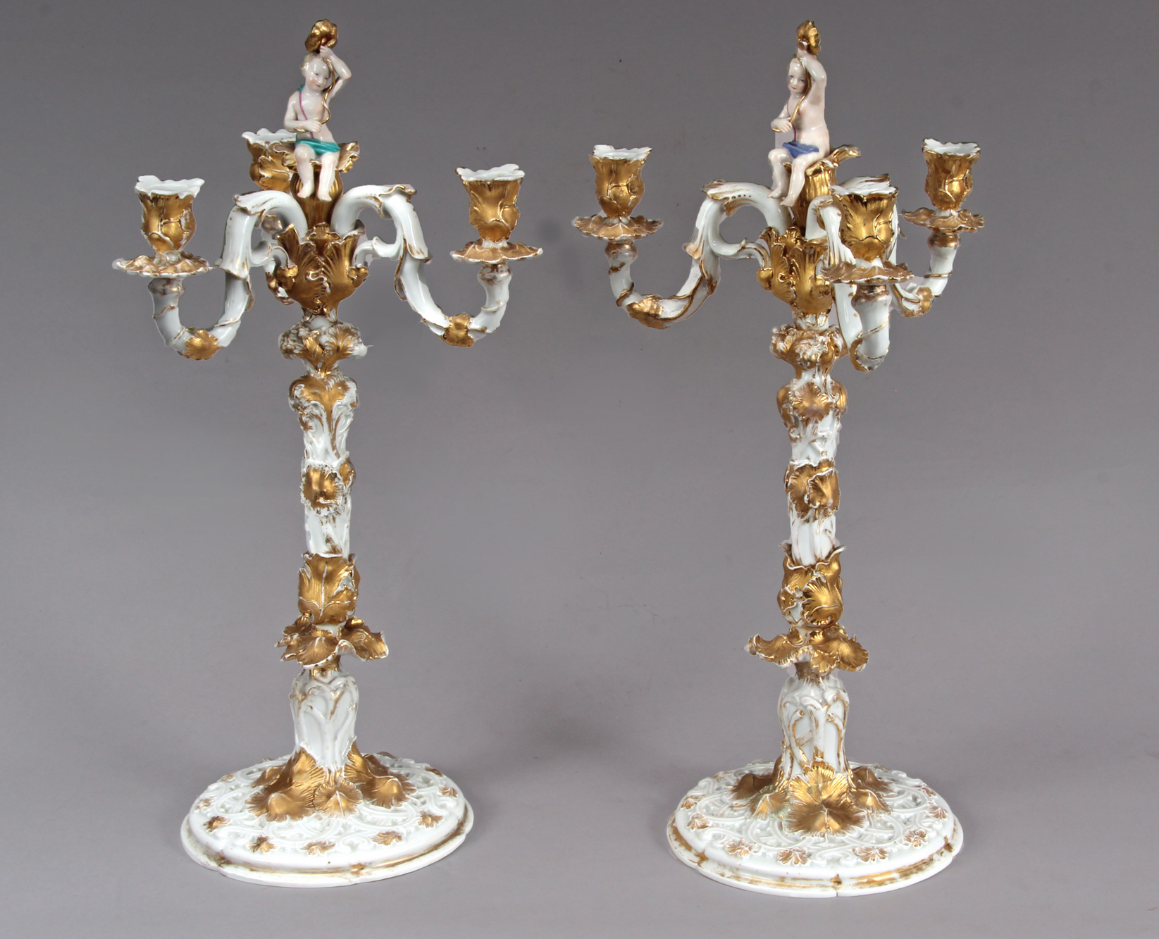  PAR DE ANTIGUOS CANDELABROS DE PORCELANA ALEMANA DE MEISSEN.