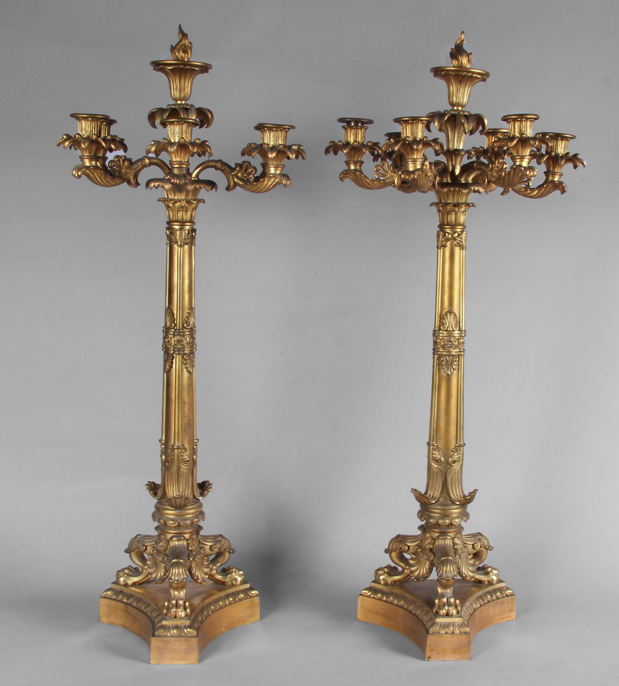  PAR DE IMPORTANTES CANDELABROS DEL SIGLO XIX.