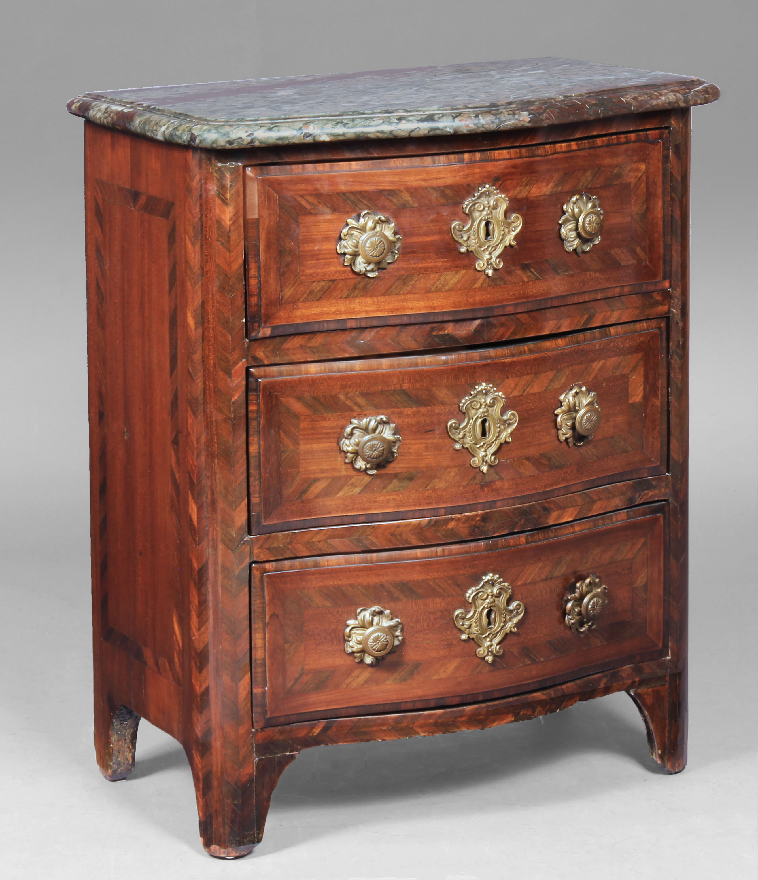  ANTIGUA 'PETIT COMMODE' FRANCESA DEL SIGLO XVIII. 