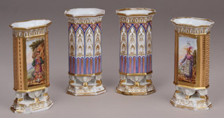 Lote 653: DOS PARES DE FLOREROS DE PORCELANA FRANCESA ANTIGUA. DOS PARES DE FLOREROS DE PORCELANA FRANCESA ANTIGUA.