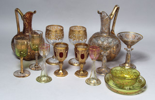 Lotes 583, 576, 579, 580, 578, 577 y 582: 
																		DOS JARRAS DE CRISTAL DE BOHEMIA PARA AGUA.
																		DIECISEIS COPAS DE CRISTAL DE BOHEMIA PARA AGUA.
																		DIECINUEVE COPAS DE CRISTAL DE BOHEMIA.
																		DIECISIETE COPAS DE CRISTAL DE BOHEMIA PARA LICOR.
																		CATORCE COPAS DE CRISTAL DE BOHEMIA PARA LICOR.
																		DIECISIETE COPAS DE CRISTAL DE BOHEMIA PARA CHAMPAGNE.
																		DIECISIETE TAZAS DE CRISTAL DE BOHEMIA PARA HELADOS.