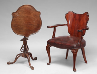 Lotes 362 y 357: 
																		PEQUEÑA MESA TILT TOP INGLESA CHIPPENDALE. 
																		ANTIGUO SILLON INGLES QUEEN ANNE. 