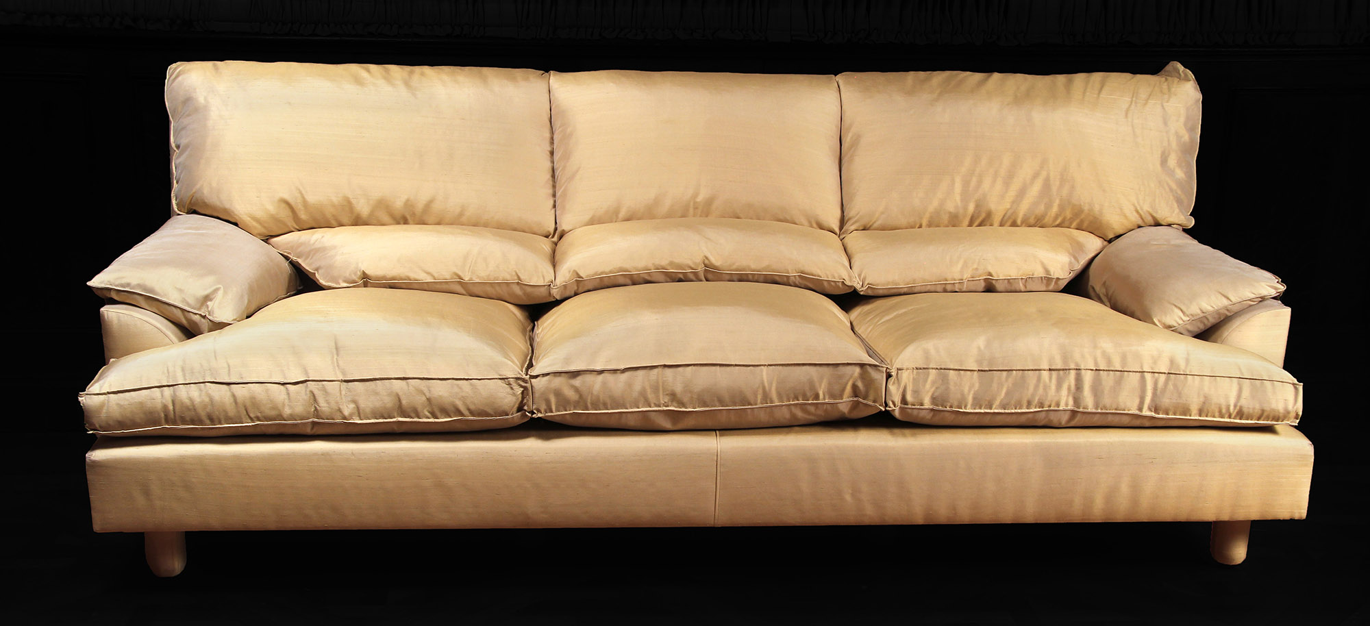  SOFA ITALIANO DE LINEA MODERNA PARA TRES CUERPOS. 